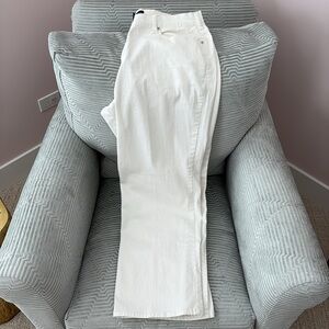 Avenue White, Wide Leg Jeans/Pants. Decorative Stitching on Back Pockets Size 16